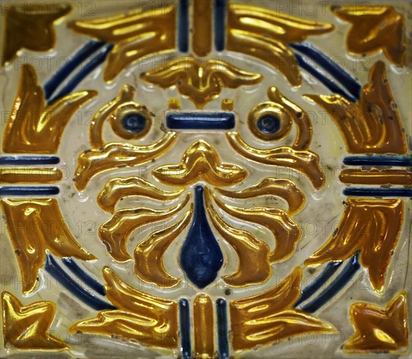 Gold lustre tile with two lions