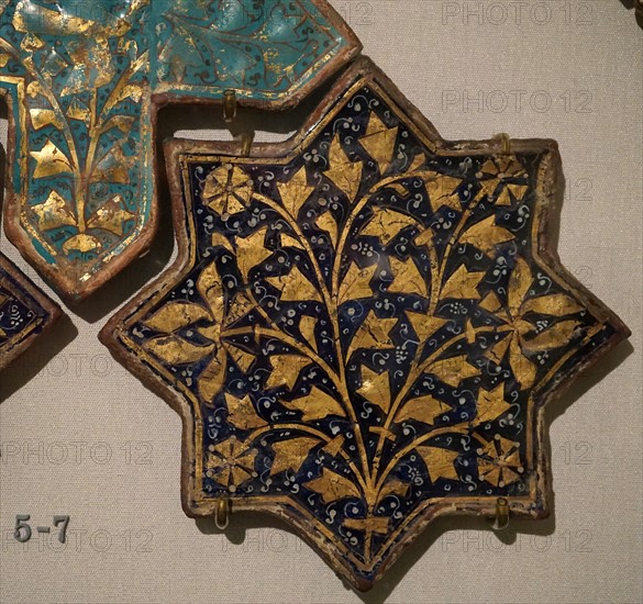 Lajvardina star and cross tiles