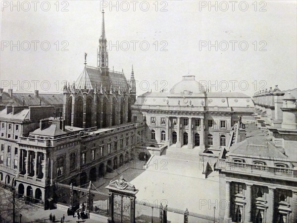 Print showing the exterior of the Palais de Justice