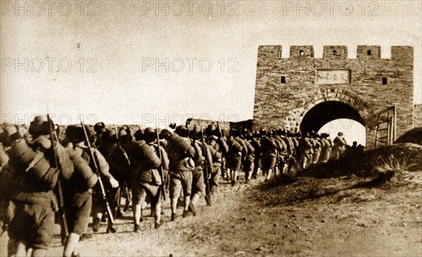 Japanese troops enter Manchuria in China 1933