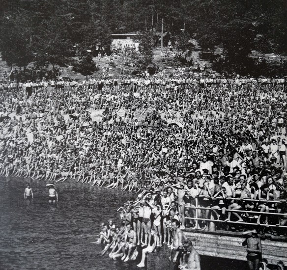 Large crowds at Flatenbadet