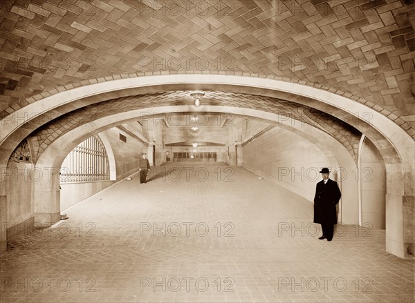 Incline to suburban concourse, Grand Central Terminal, N.Y