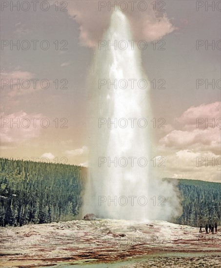 Old Faithful, Yellowstone National Park, Wyoming