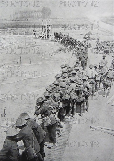 Australian soldiers receive a briefing.