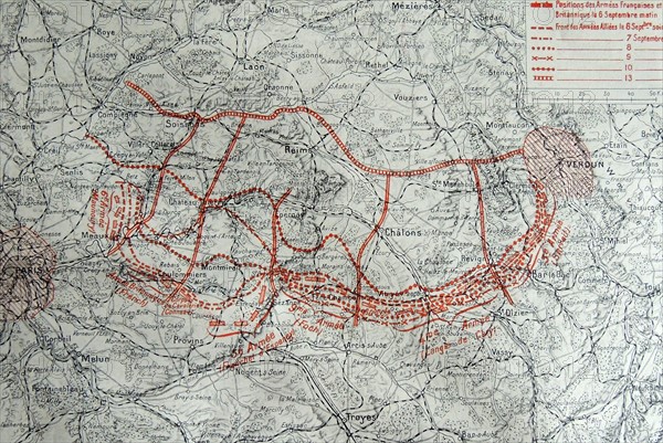 Map showing the progressive positions the French and British forces