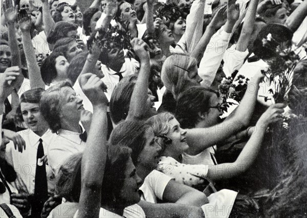 Hitler youth girls wave to Hitler 1936