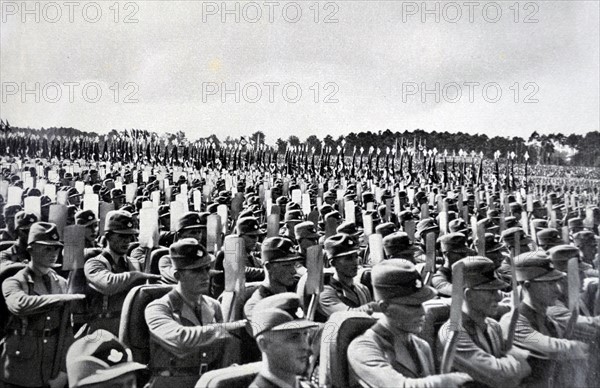 Rally of Nazi labour workers with spades 1935crowd in Buckeberg 1935