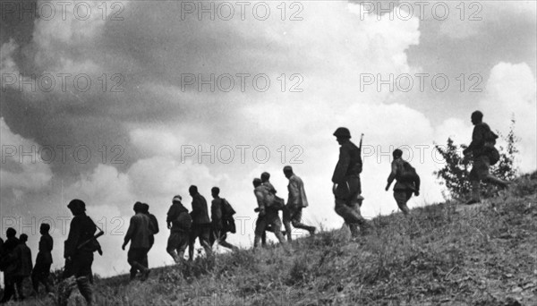 German army postcard showing Russian prisoners of war captured by the German army, 1942