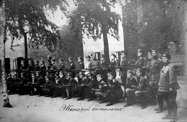 Russian Revolutionary cadet female soldiers guarding the provisional government in 1917