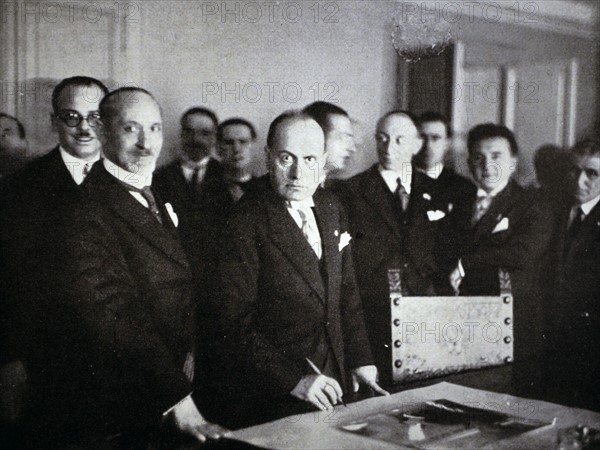 The Duce, Turati, inaugurate the new headquarters of the 'National Institute LIGHT Propaganda and Culture