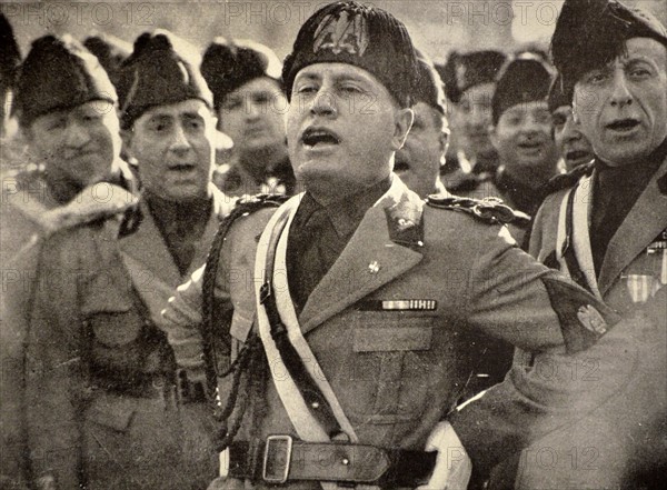 Mussolini singing fascists hymns