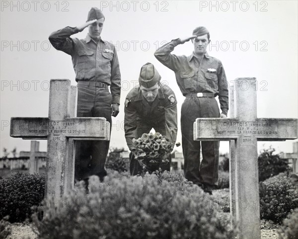 American soldiers in France pay tribute to fallen French soldiers at WWI