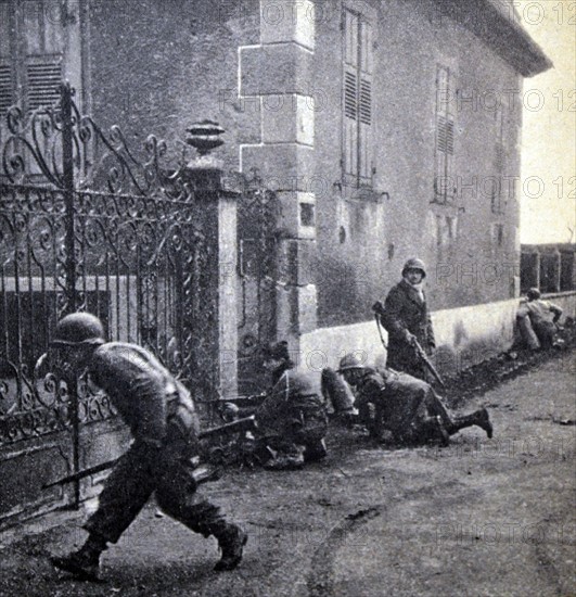 French army tanks at the liberation of Kembs in Alsace 1944