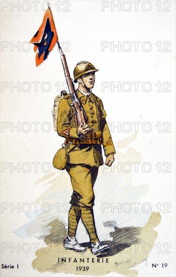 French WWII postcard showing an infantry soldier