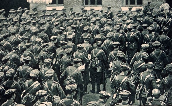 British soldiers prepare for transport from London to the battlefields during WWI.