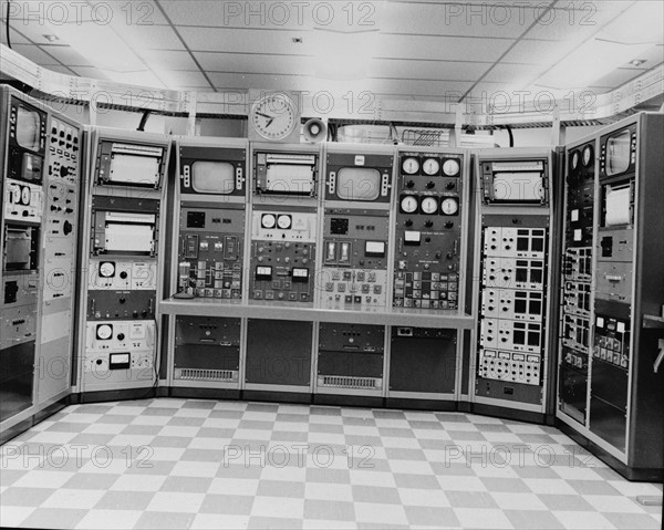 Experimental control panel for Uranium and plutonium experiments