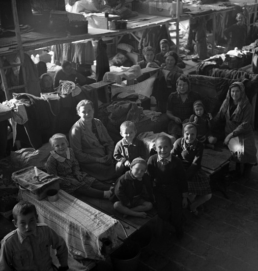 Polish refugee families awaiting evacuation