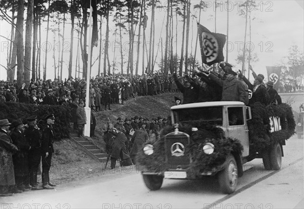 Saluting Hermann Göring