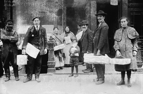 Jews taking home free matzos