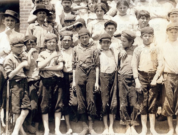 Group of child workers in Moritas Mill