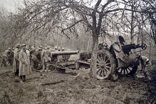 french  artillery fire in a battle during WWI