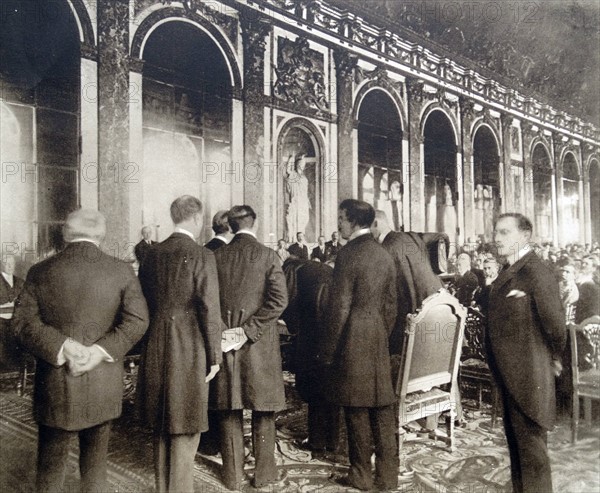 Treaty of Versailles with signatures delegates, 28 June 1919