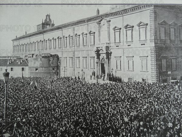 Crowds gather in Rome to celebrate Italy's entry into WWI May 1915