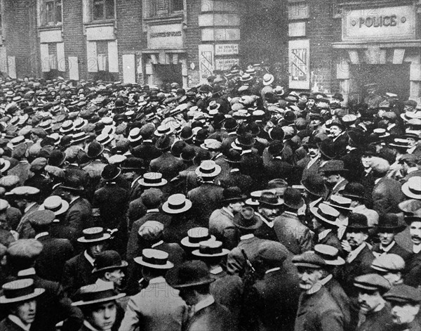 recruitment centre for munitions workers in WWI