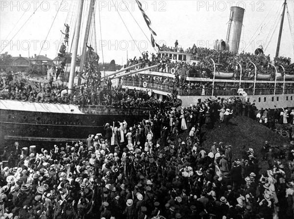 Canadian men line up to join the allies fighting in WWI