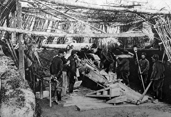 French soldiers at an artillery position;   during WWI 1915