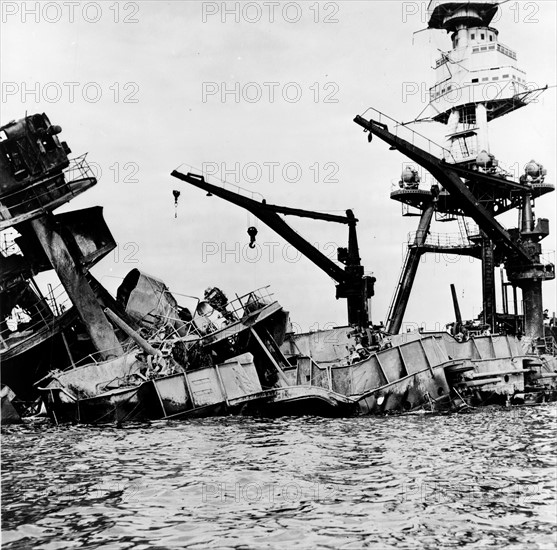 USS Arizona;   Pearl Harbour after the Japanese attack in World War II 1941