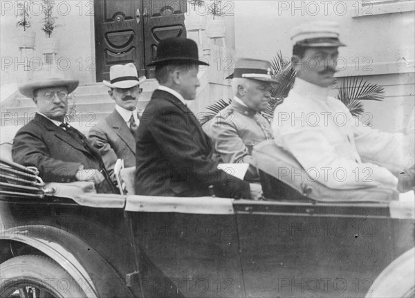 Roosevelt leaving Institute of Butantan, Sao Paolo