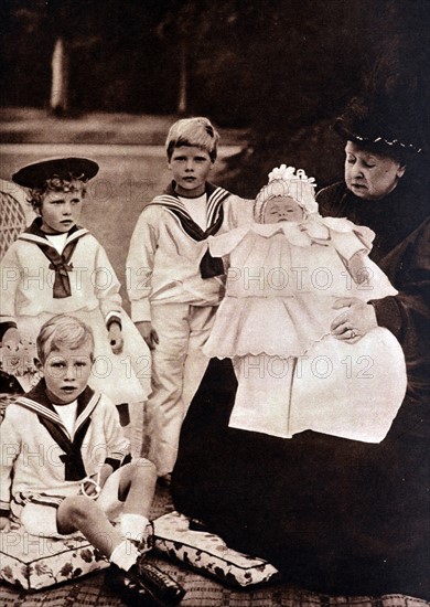 Royal Family portrait shows Queen Victoria with her 4 grandchildren.