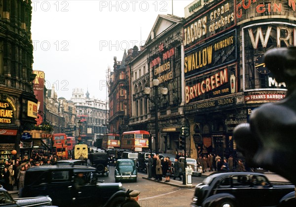 London; Piccadilly Circus. 1949