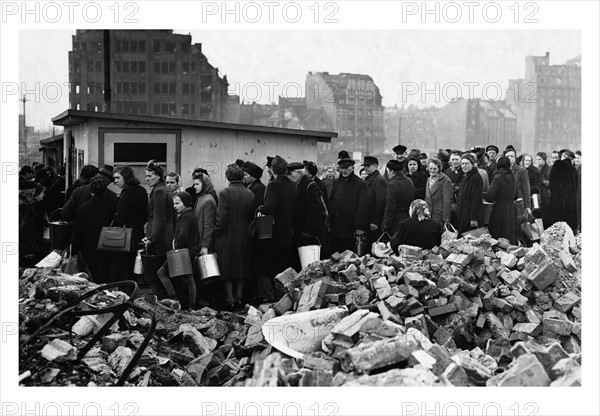 Hungry crowd of people, in the city of Hamburg; Germany