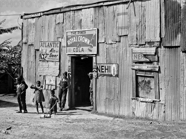 Living quarters, store, and juke joint for migratory labourers near Canal Point