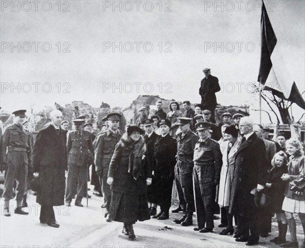 Queen wilhelmina arrives back in the netherlands after world war two 1945