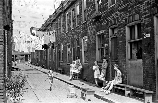 Arthur Rothstein photograph of housing conditions in Ambridge, Pennsylvania, during the American great Depression, 1938