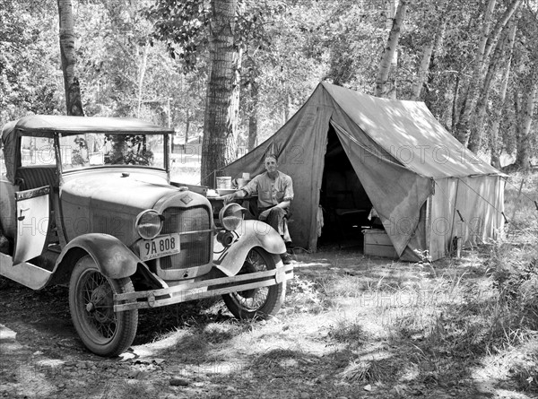 Photograph of Fruit Tramps from California, in the Yakima Valley, during the Great Depression