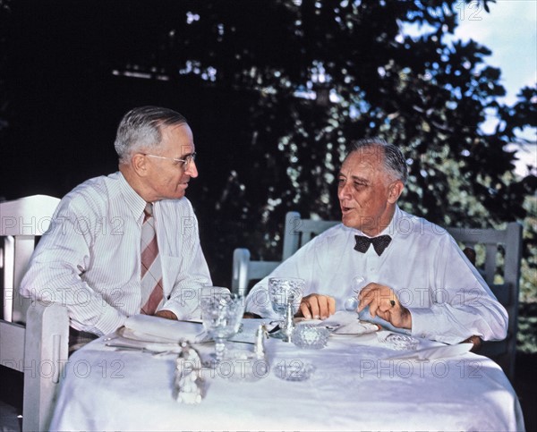 Photograph of US President Franklin Roosevelt and Vice President Harry Truman 1945