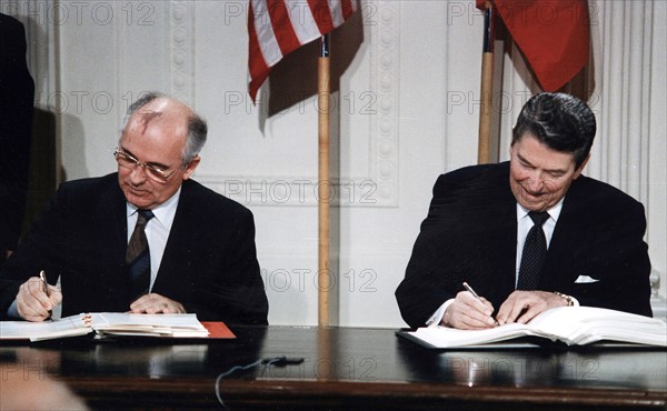 Photograph of President Ronald Reagan and Mikhail Gorbachev