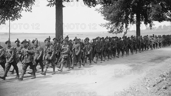 Photograph of the Nova Scotia Highlanders marching 1914