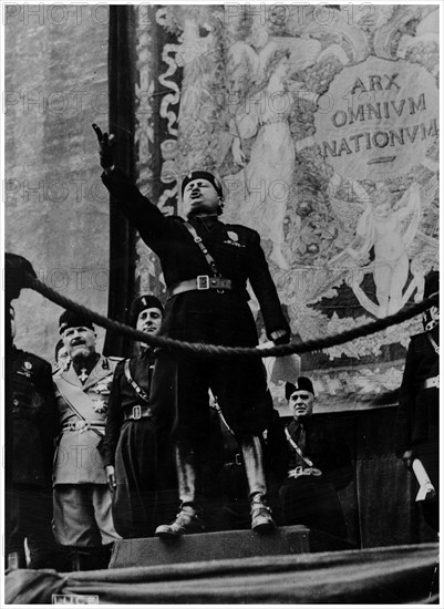 Benito Mussolini, 1933