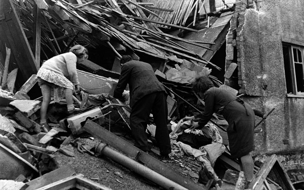 Survivors of the London blitz, 1940;