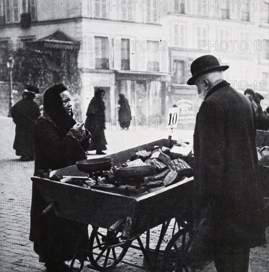 Photograph of an open-air market in the streets of Madrid