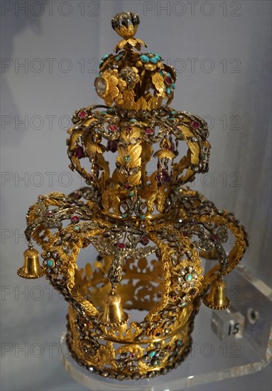 Gold Torah Crown which is thought to have come from the court of the Hasidic leader Rabbi Israel Friedman of Ruzhin