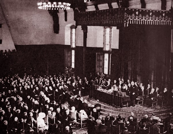 Photograph of Winston Churchill whilst inaugurating the congress of Europe