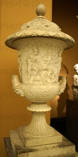 Urn by Laurent Delvaux