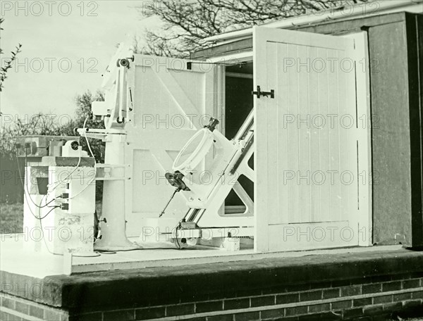 Photograph of a Coelostat being used at the Cambridge University observatories