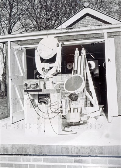 Photograph of a Coelostat being used at the Cambridge University observatories